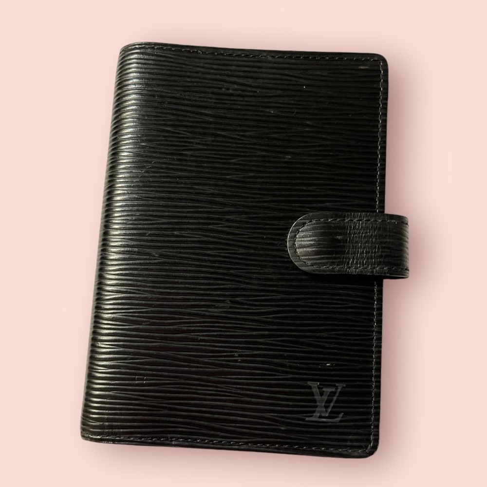 Louis Vuitton LV Small Ring Agenda Cover in Black Epi leather
